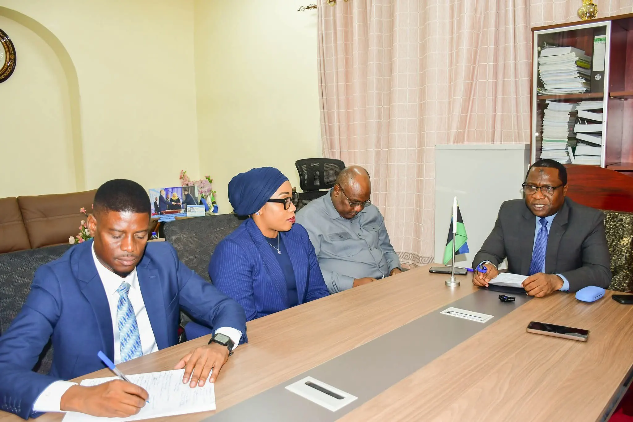 KUJITAMBULISHA KWA WAKUU WA WILAYA WAPYA