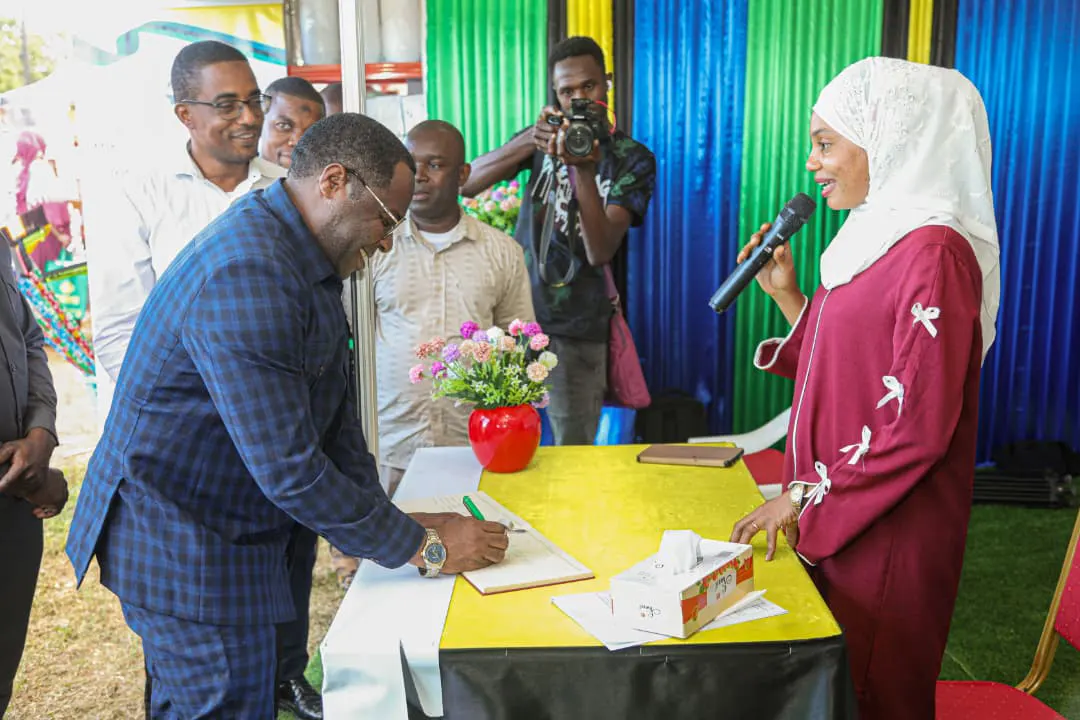 MH WAZIRI ATEMBELEA MAONESHO YA NANENANE KIZIMBANI DOLE